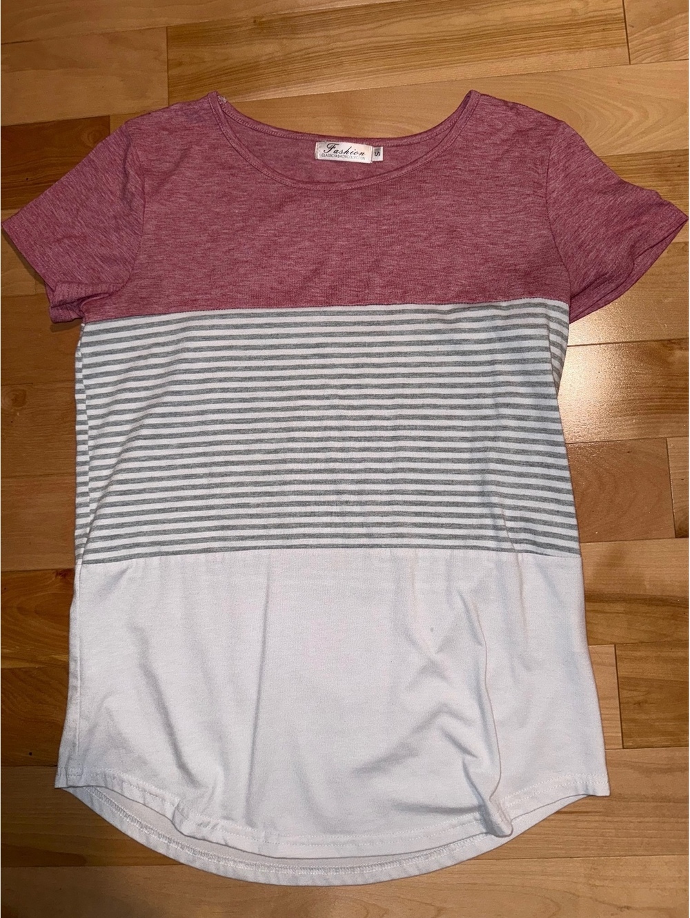 Fashion Classic Fashion Collection Women's Pink and White Colorblock Short-Sleev